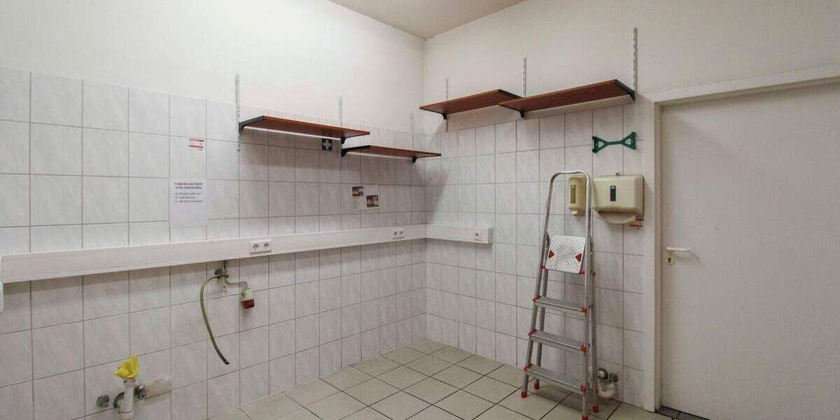 Leerstehende und super gepflegte Gewerbeimmobilie direkt an der Hauptstraße! zimmer