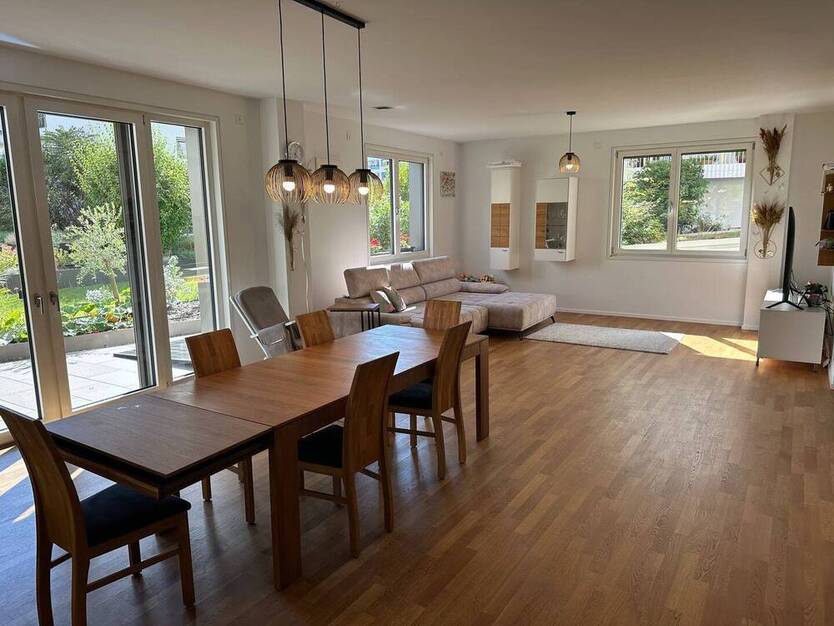 Traumhafte Erdgeschoss Terrassen Wohnung mit seitlichem Rheinblick