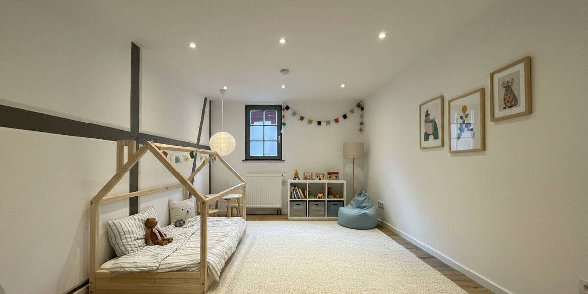 Einfamilienhaus Weinheim - 7 Zimmer, 196 m&sup2;, 2.995&euro; | Angebot:26833737