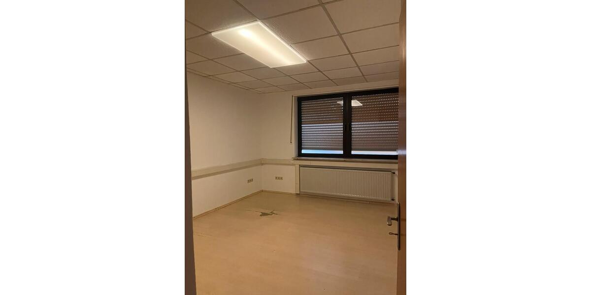 Lager mit große Büro in Ludwigshafen Mundenheim zu vermieten zimmer