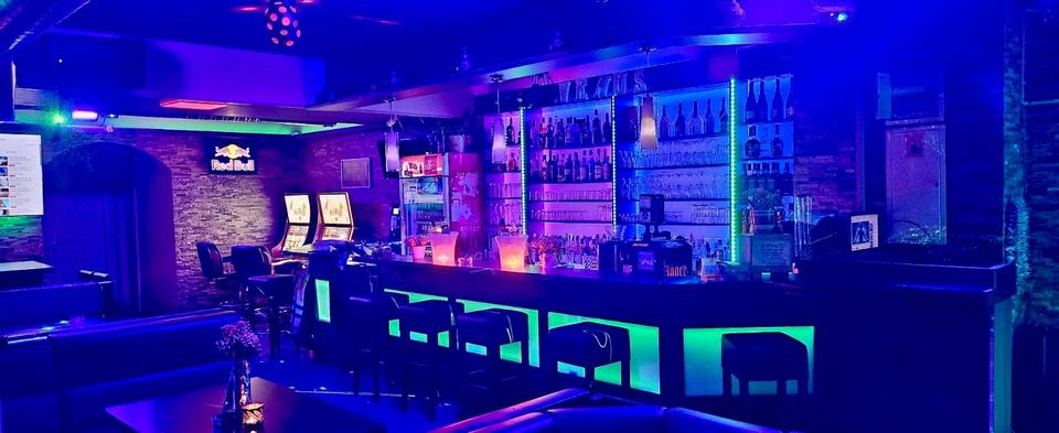 Sehr gut laufende Karaoke-Bar mit Inventarablöse, Hohe Einnahmen! zimmer