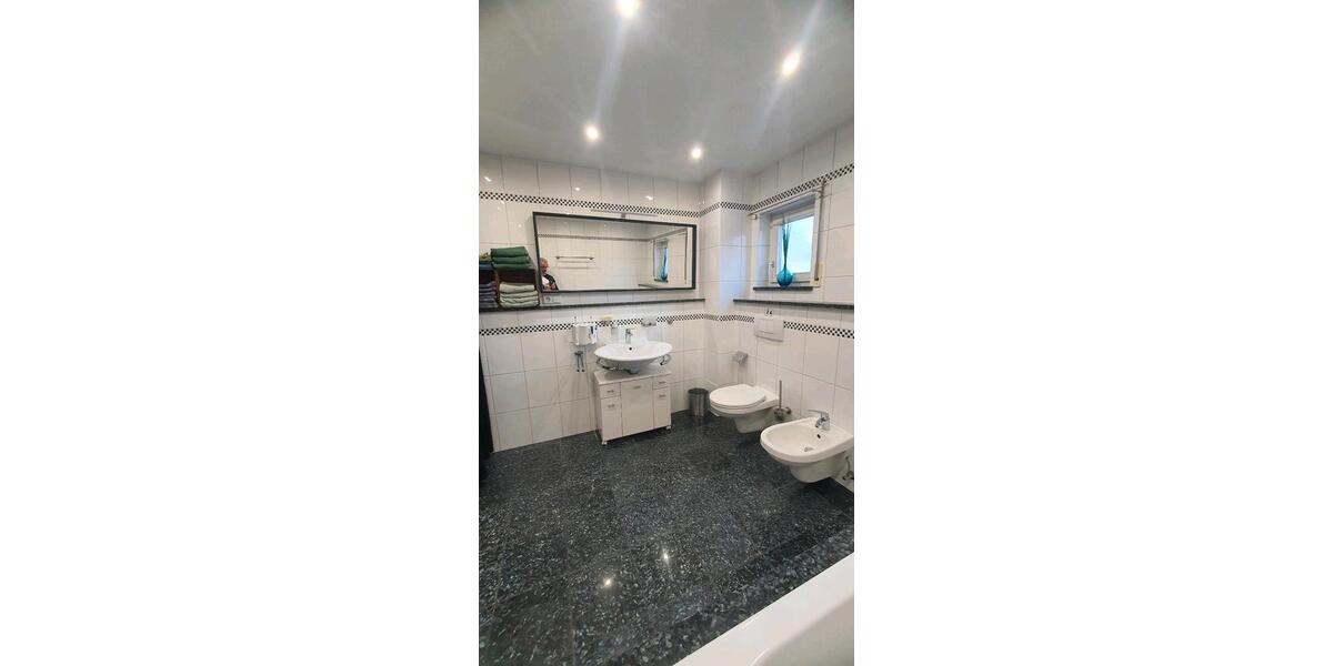 Großzügige 5-ZKB Etagenwohnung mit U-förmiger Dachterasse 5 zimmer