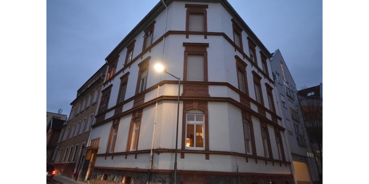 Eine wunderschoene Altbauwohnung in zentraler Stadtlage. 3 zimmer