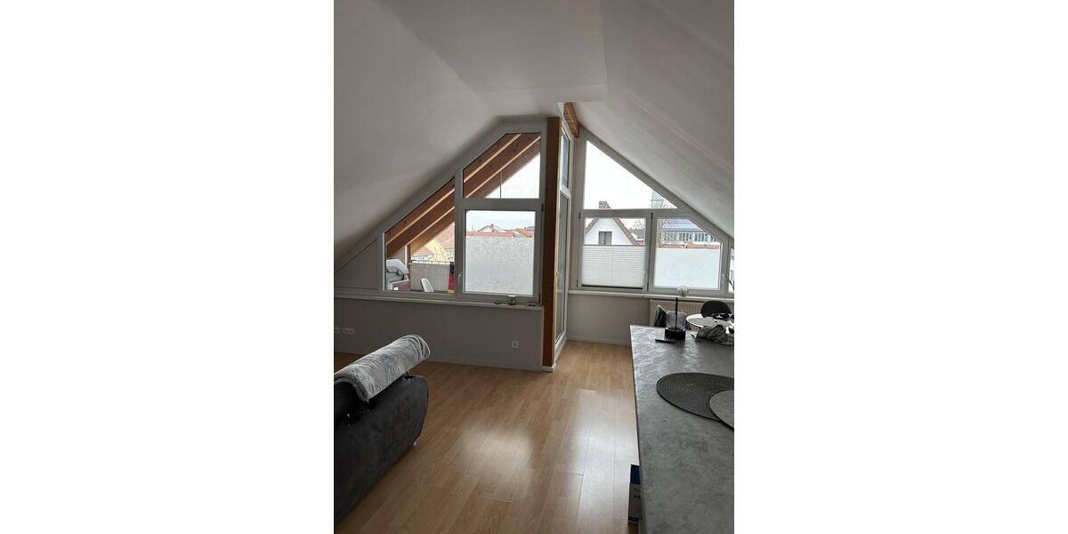 Freundliche 2-Zimmer Dachgeschoss Wohnung mit Balkon 2 zimmer