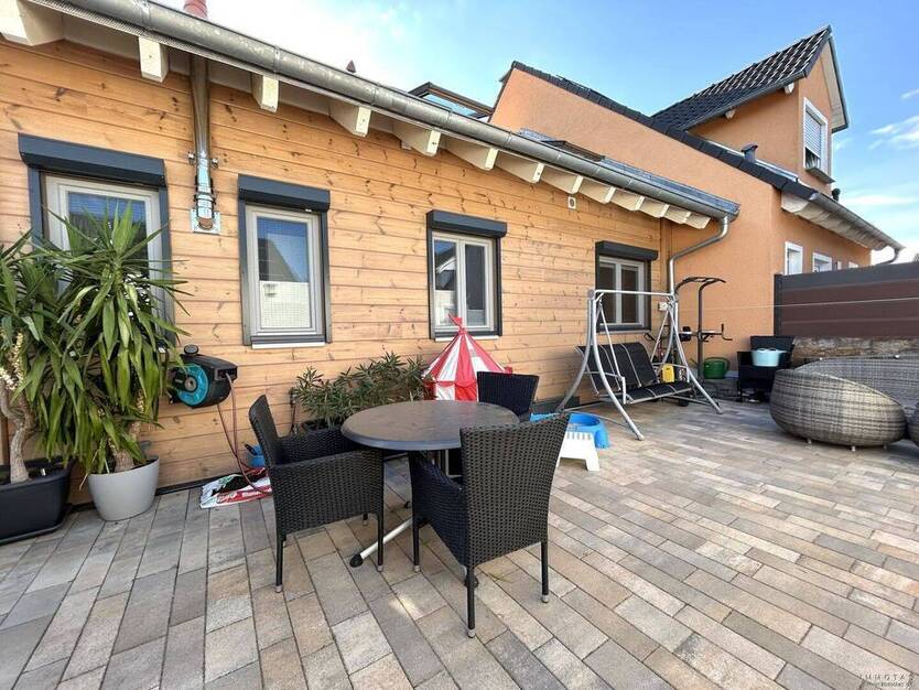 Neuwertiges Fullwood-Holzhaus (BJ 2016) mit Garten, Garage & Werkstatt in Hochdorf