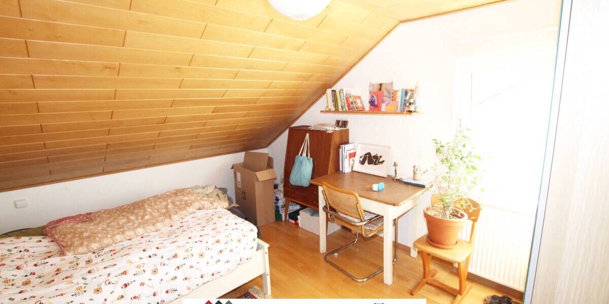 Schönes 3-Familienhaus, insg. 191m² Wohnfläche + 600m² Grundstück, inkl. 2 Garagen & Garten 1 zimmer