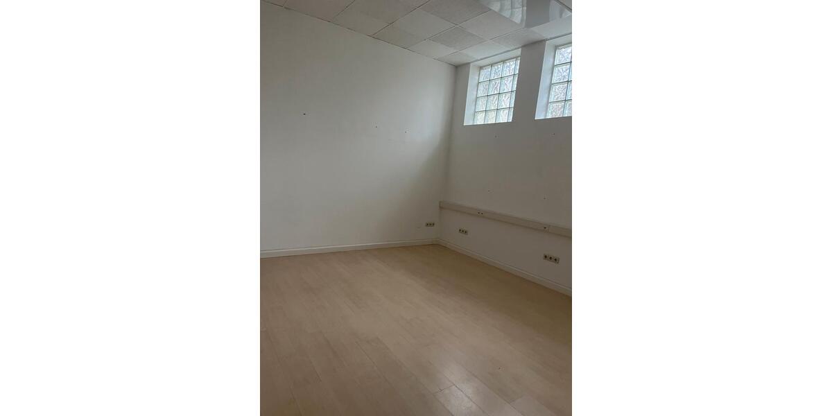 Lager mit große Büro in Ludwigshafen Mundenheim zu vermieten zimmer