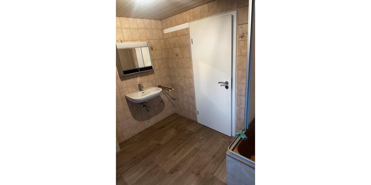 Dachgeschoßwohnung Bürstadt - 3 Zimmer, 71 m&sup2;, 950&euro; | Angebot:25639138