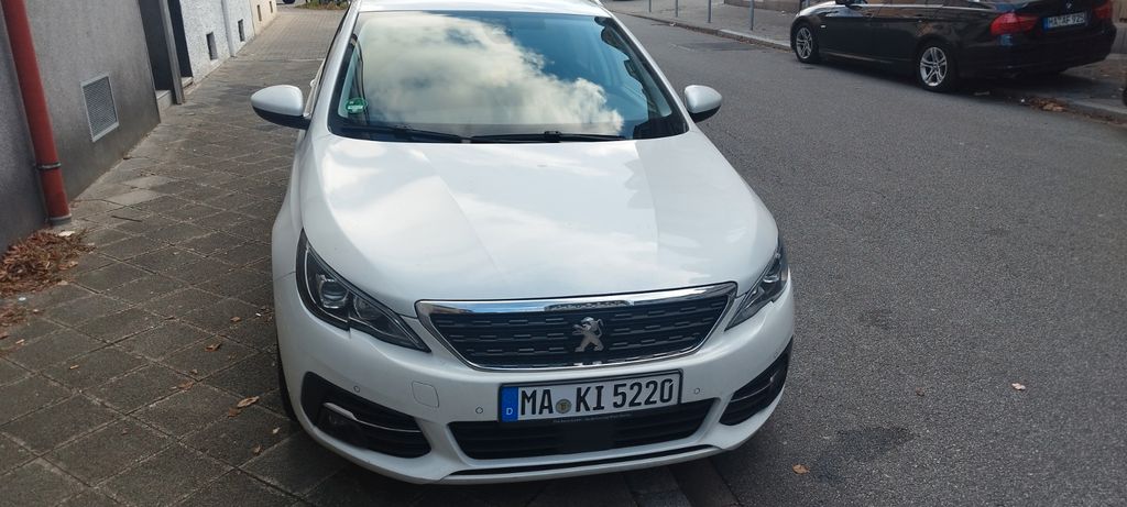 Peugeot 308 81.000 km 13.699 &euro; Mannheim 68199