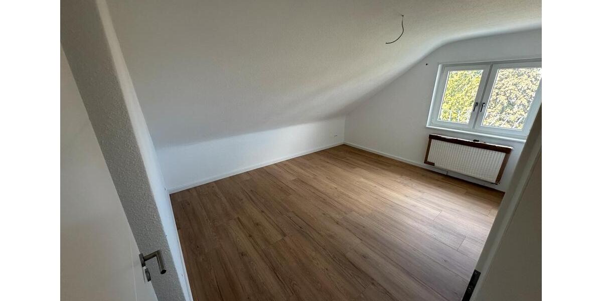 Dachgeschoßwohnung Bürstadt - 3 Zimmer, 76 m&sup2;, 1.100&euro; | Angebot:26625711