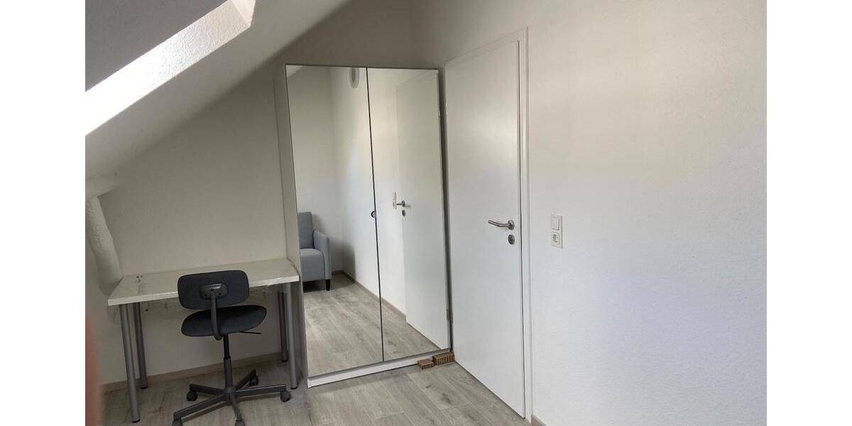 Top-Lage! Vollmöbliert! Zimmer im 2-er WG 1 zimmer