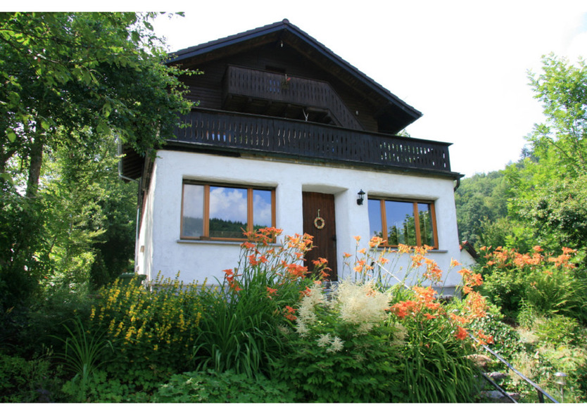 Einfamilienhaus mit Dachstudio, Terrasse & Balkon – Kurzzeitmiete