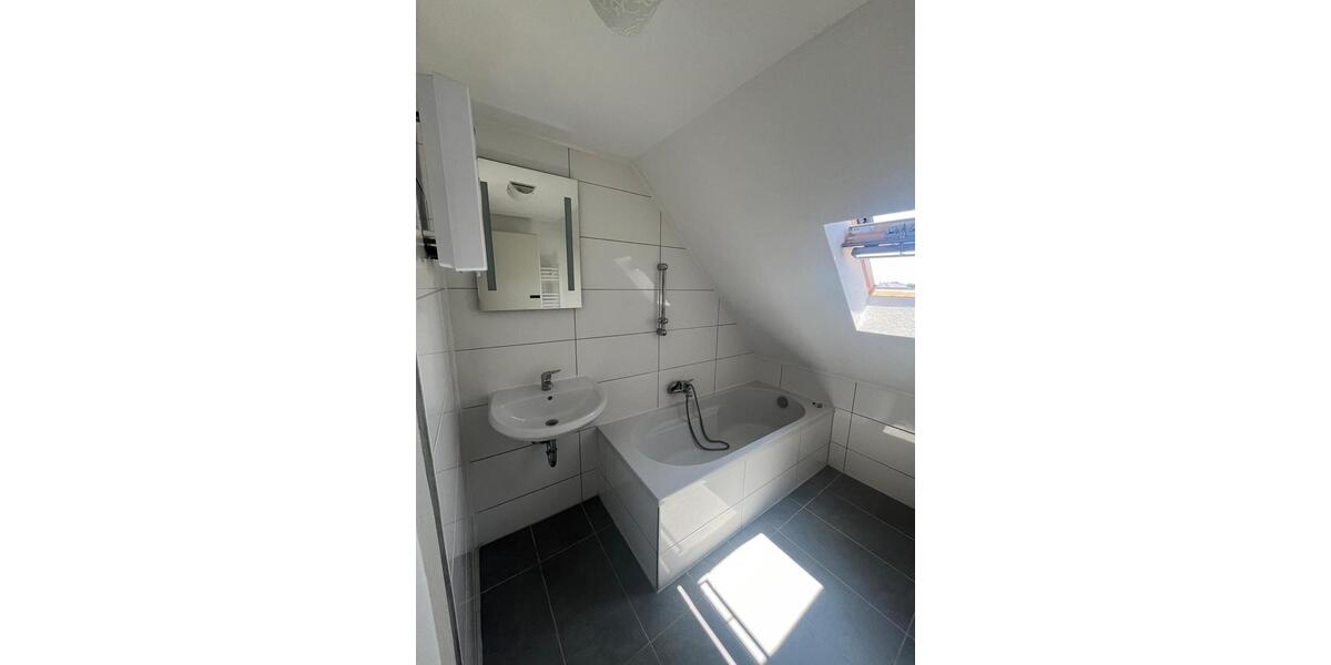 Dachgeschoßwohnung Worms - 2 Zimmer, 67 m&sup2;, 695&euro; | Angebot:25052142