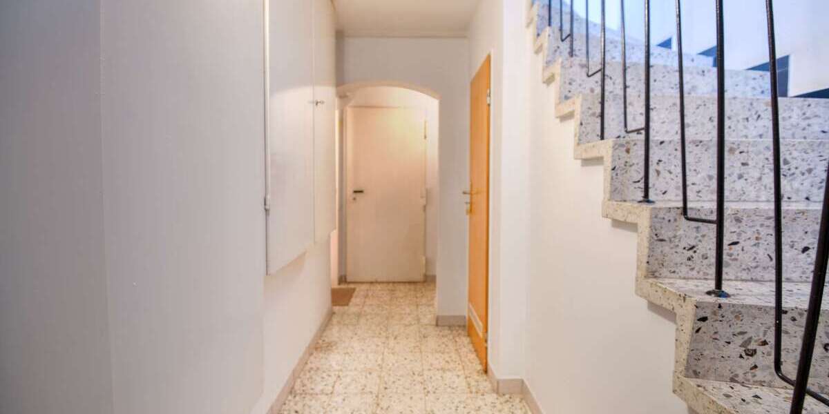 3 ZKB DG & 2 ZKB Souterrain Whg Sofort beziehbar Garage & 2 Stellplätze inkl 5 zimmer