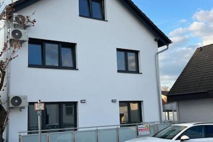 Schlüsselfertige 4-Zimmer-Wohnung mit Klimaanlage, 2 PKW-Stellplä