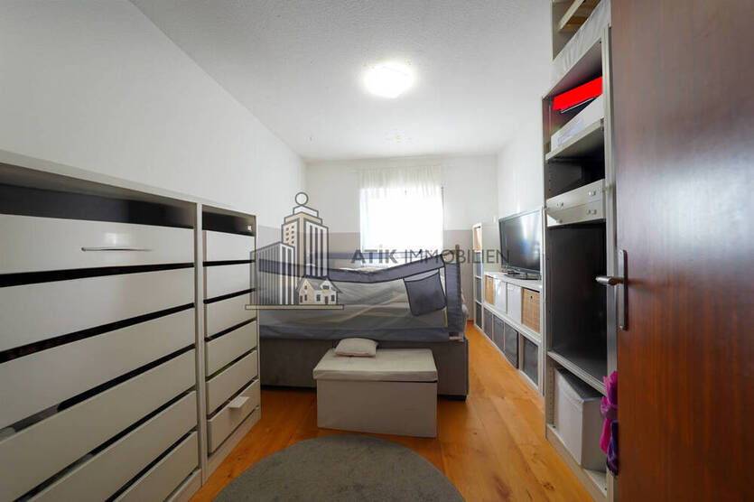 ATIK: Charmante 4-Zimmer-Erdgeschoßwohnung mit sonnigem Südbalkon in ruhiger Feldrandlage