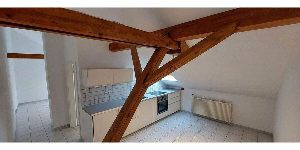 Charmante Dachgeschosswohnung mit sichtbaren Holzbalken - ruhig & zentral gelegen 2 zimmer