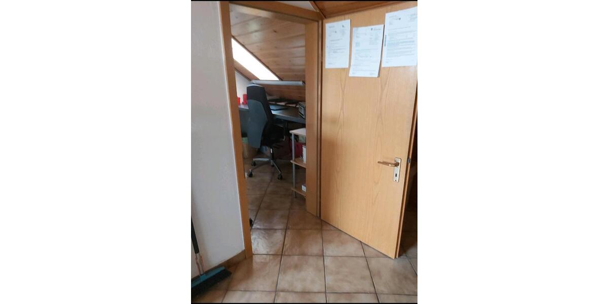 Dachgeschoßwohnung Schriesheim - 2.5 Zimmer, 80 m&sup2;, 1.100&euro; | Angebot:26283889
