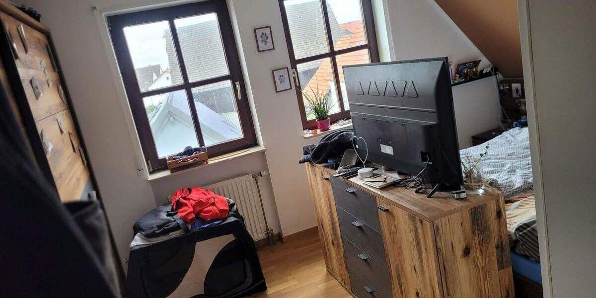 2 ZKB Dachgeschosswohnung in Ortskernlage mit Blick auf die Weinberge 2 zimmer