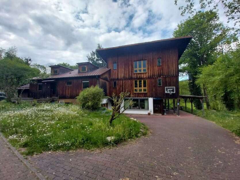 Haus zum Kaufen in Wald-Michelbach 380.000 € 334 m²