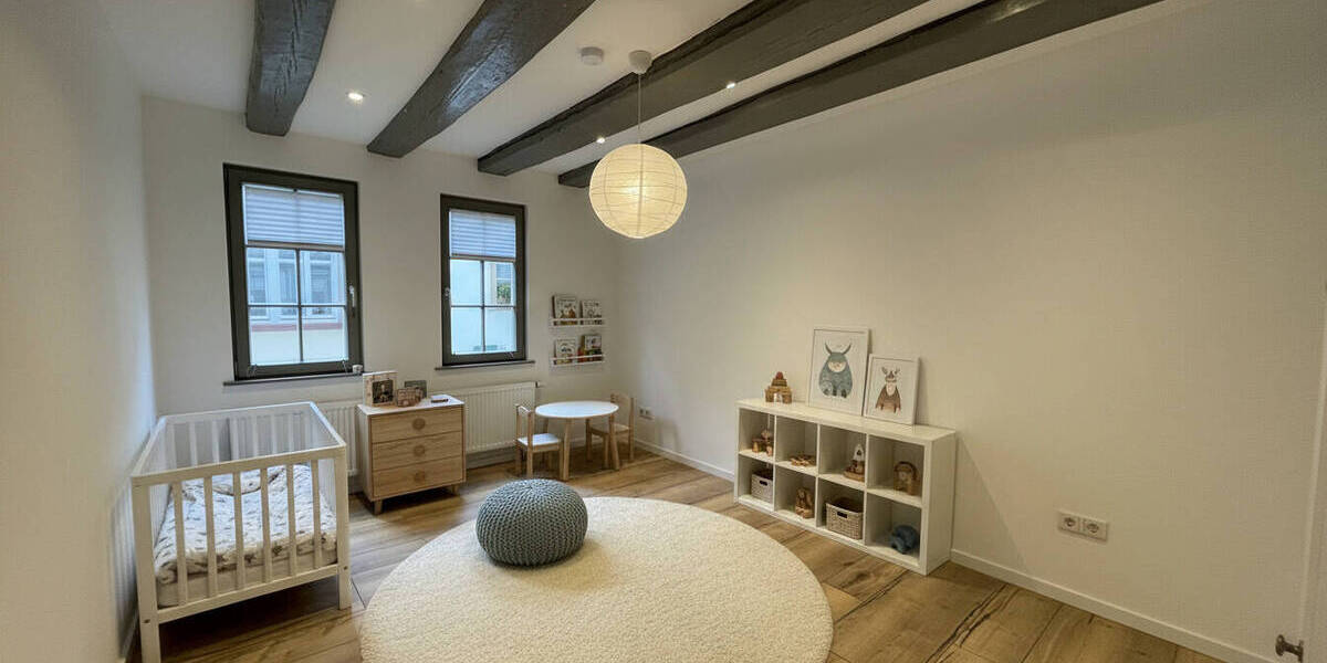 Einfamilienhaus Weinheim - 7 Zimmer, 196 m&sup2;, 2.995&euro; | Angebot:26833737