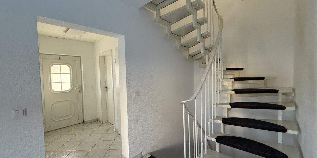 Schöne Doppelhaushälfte mit ELW, Dachstudio, kl. Terrasse, 2 Stellplätzen Photovoltaik + vielem mehr 5 zimmer