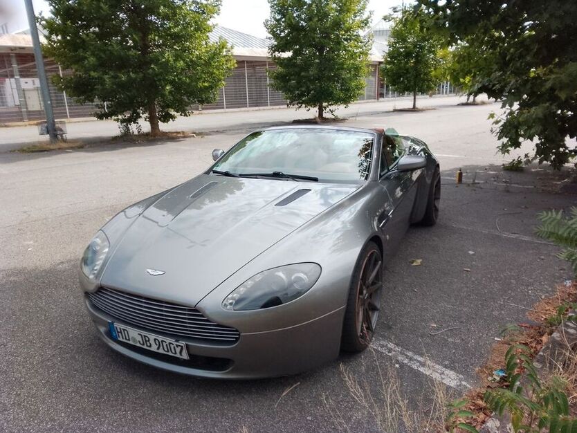 V8 Vantage