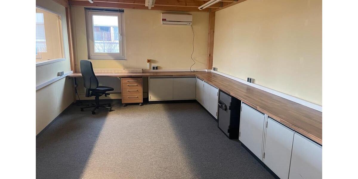 Teil einer Gewerbehalle zu vermieten in Dettenheim Russheim zimmer