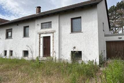 Freistehendes Einfamilienhaus - bereits entkernt - mit großem Grundstück in Top-Lage in Limburgerhof 7 zimmer