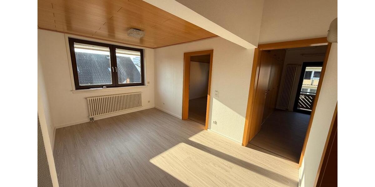 Dachgeschoßwohnung Leimen - 3 Zimmer, 92 m&sup2;, 1.200&euro; | Angebot:24615000