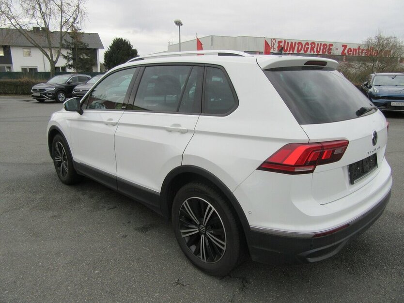 VW Tiguan Active 1.5, NAVI, LED 88.000 km 24.890 € Gernsheim 64579