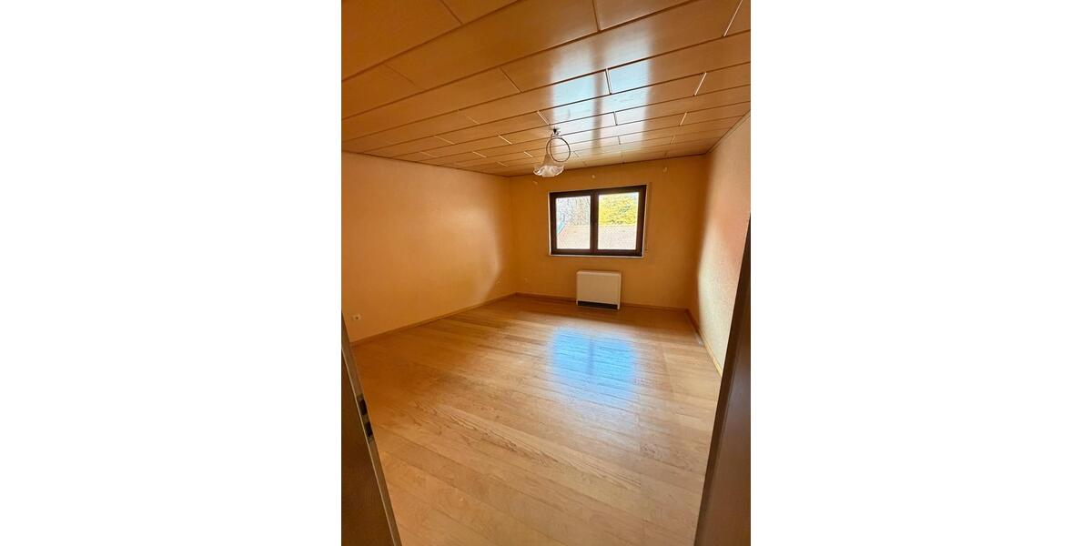 Gepflegtes Einfamilienhaus mit 3 Garagen in Mannheim-Käfertal 4 zimmer