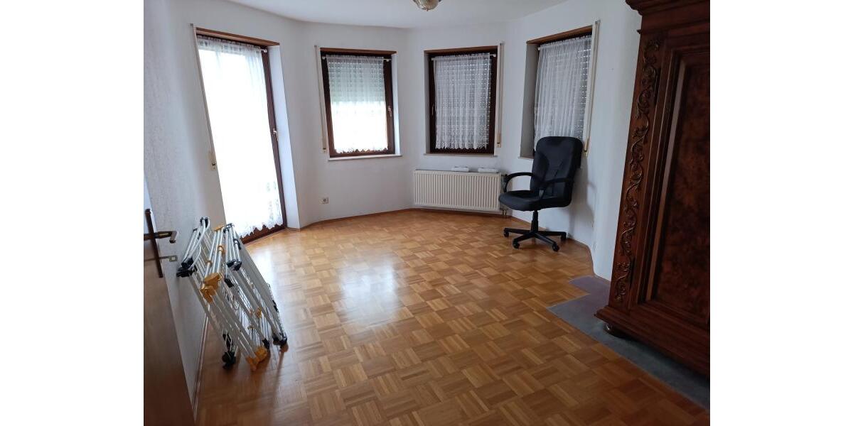 ObjNr:19777 - Sehr helles, leer stehendes 3-Fam. Haus (DHH) in guter Lage von Leimen; 6 zimmer