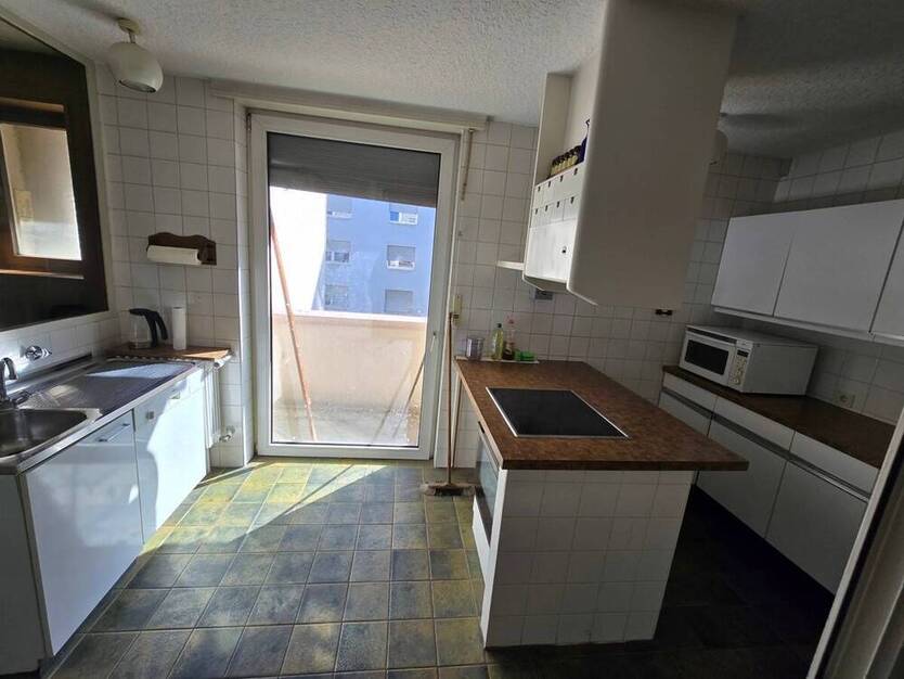 Großzügige 3 ZKB Wohnung mit 70er Jahre Charme
