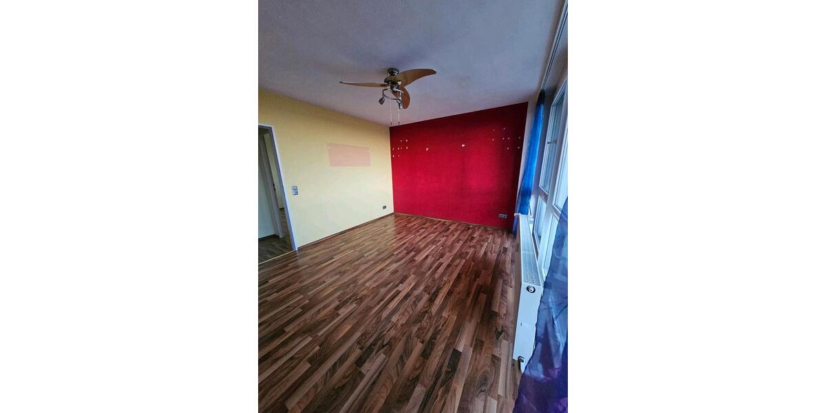 3-Zimmerwohnung mit Einbauküche, Balkon, Keller und PKW-Stellplat 3 zimmer