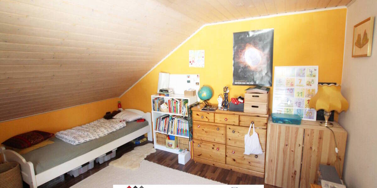 Schönes 3-Familienhaus, insg. 191m² Wohnfläche + 600m² Grundstück, inkl. 2 Garagen & Garten 1 zimmer