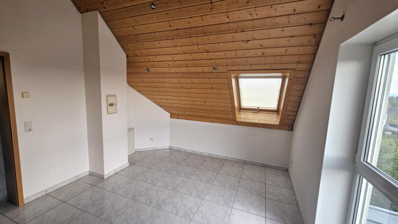 ObjNr:19757 - Sehr gepflegte 3,5 Zi ET-Maisonettewohnung mit Balkon und PkW-Stellplatz in LU-Maudach - Dachgeschoßwohnung Ludwigshafen am Rhein Rheingönheim | Angebot:22925644