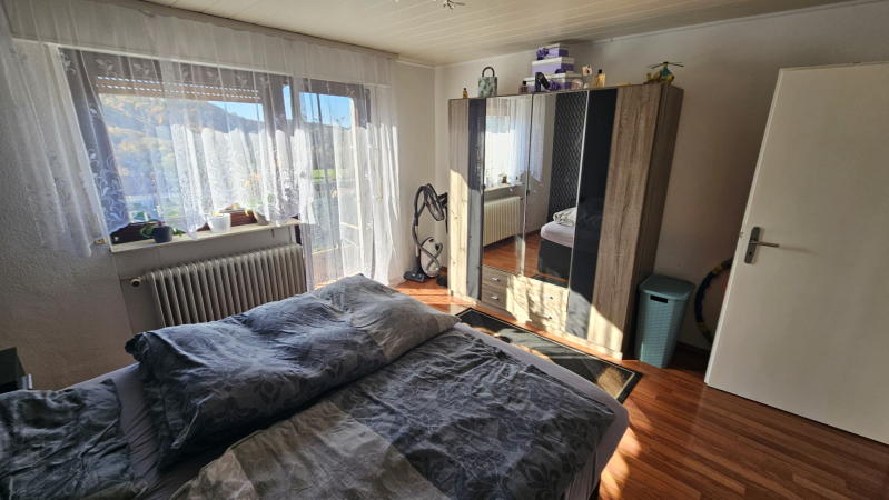 ObjNr:19765 - Sehr gepflegtes 3-Fam. Haus mit Garage, Terrasse und Balkon in Gorxheimertal 8.5 zimmer