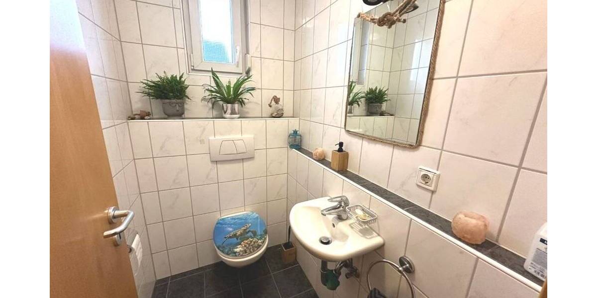 GLOBAL INVEST SINSHEIM | Großes, sehr gepflegtes Reihenendhaus in zentraler und ruhiger Lage von Wiesloch-Baiertal 6 zimmer