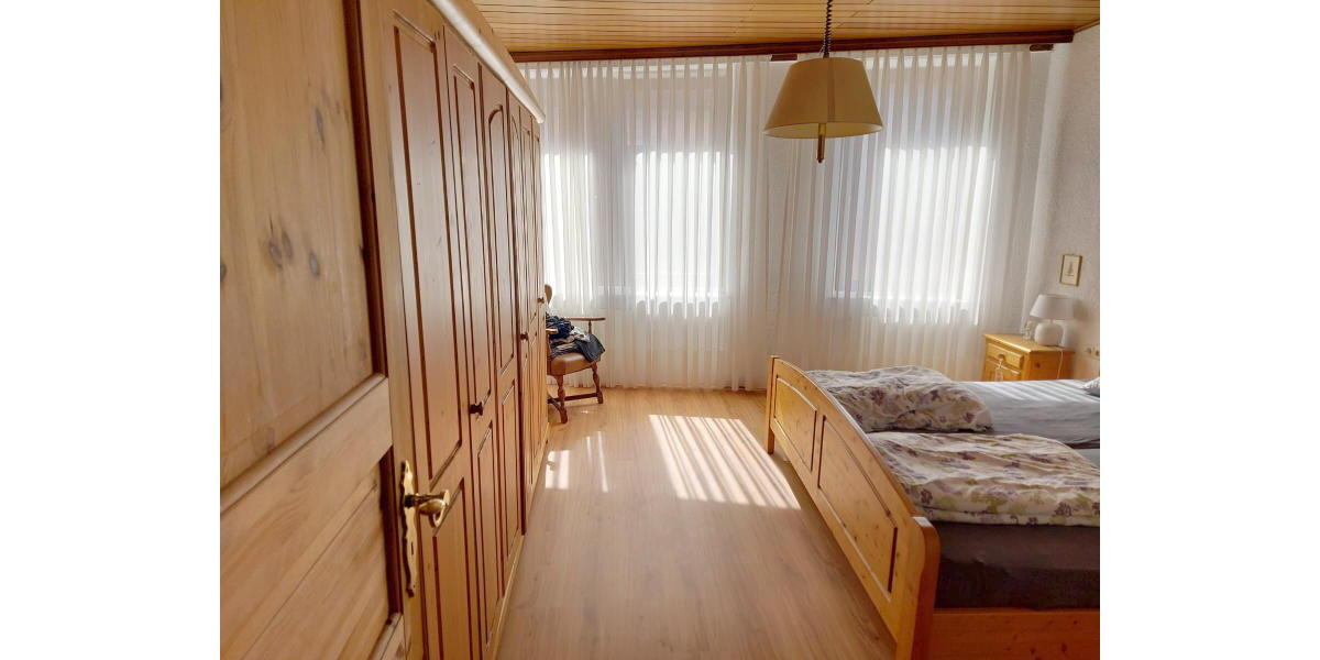 ObjNr:18238 - Sehr gut vermeitetes Wohnhaus mit Gewerbeanteil 6 zimmer