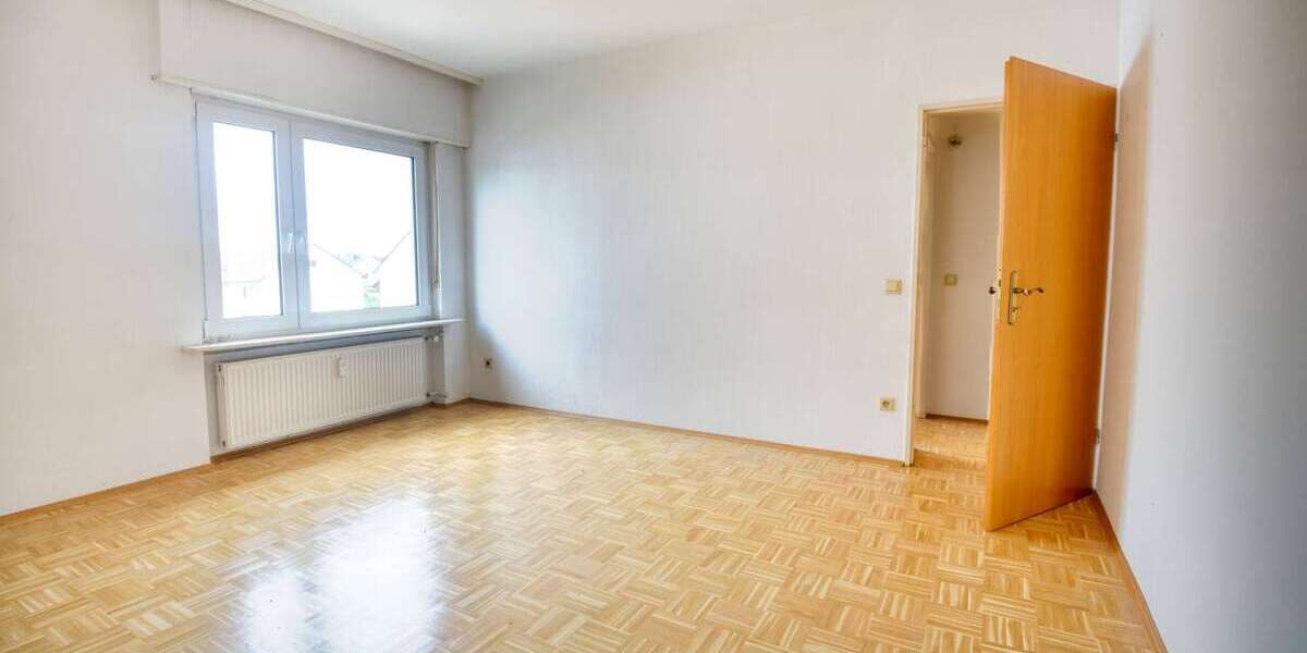 3 ZKB DG & 2 ZKB Souterrain Whg Sofort beziehbar Garage & 2 Stellplätze inkl - Etagenwohnung Waldsee | Angebot:22649085