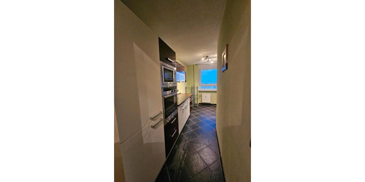 3-Zimmerwohnung mit Einbauküche, Balkon, Keller und PKW-Stellplat 3 zimmer