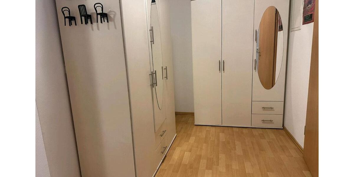 Helle Dachgeschosswohnung mit Balkon und Top-Ausstattung – ab 01. 3 zimmer