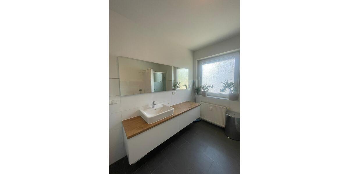 Etagenwohnung Ludwigshafen am Rhein Ludwigshafen-Hemshof - 2 Zimmer, 85 m&sup2;, 1.250&euro; | Angebot:26237346