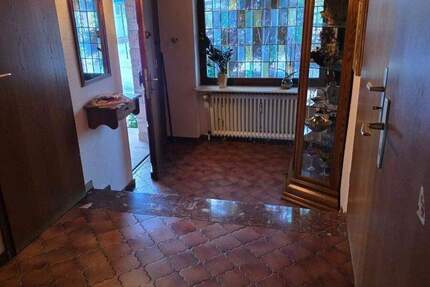 ***Großes Einfamilienhaus und Einliegerwohnung mit Gewerbemöglichkeit!*** 8 zimmer