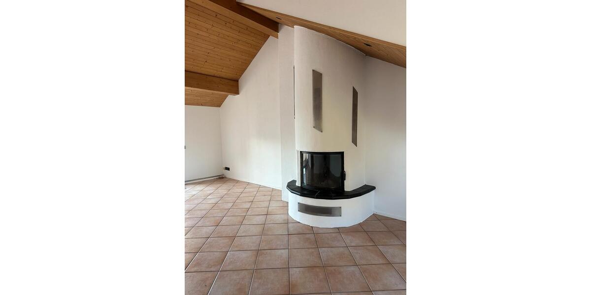Eigentumswohnung, Dachgeschoss, 4Z, EBK, TLB, Terrasse,, Kamin.. 4 zimmer