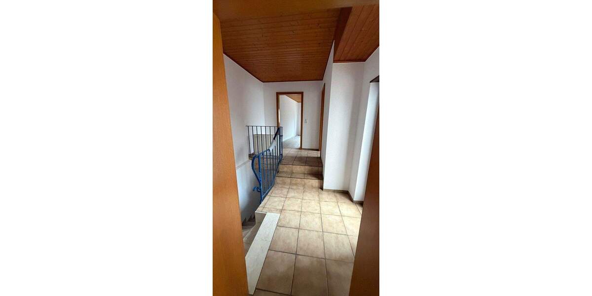 Großzügiges, frisch renoviertes Zweifamilienhaus mit Garten - Plankstadt 8 zimmer