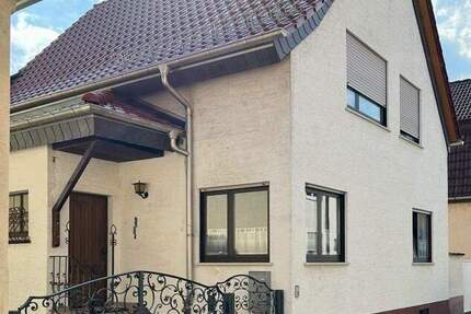 Schnäppchen | Freistehendes 2-Familienhaus mit Garage 4 zimmer