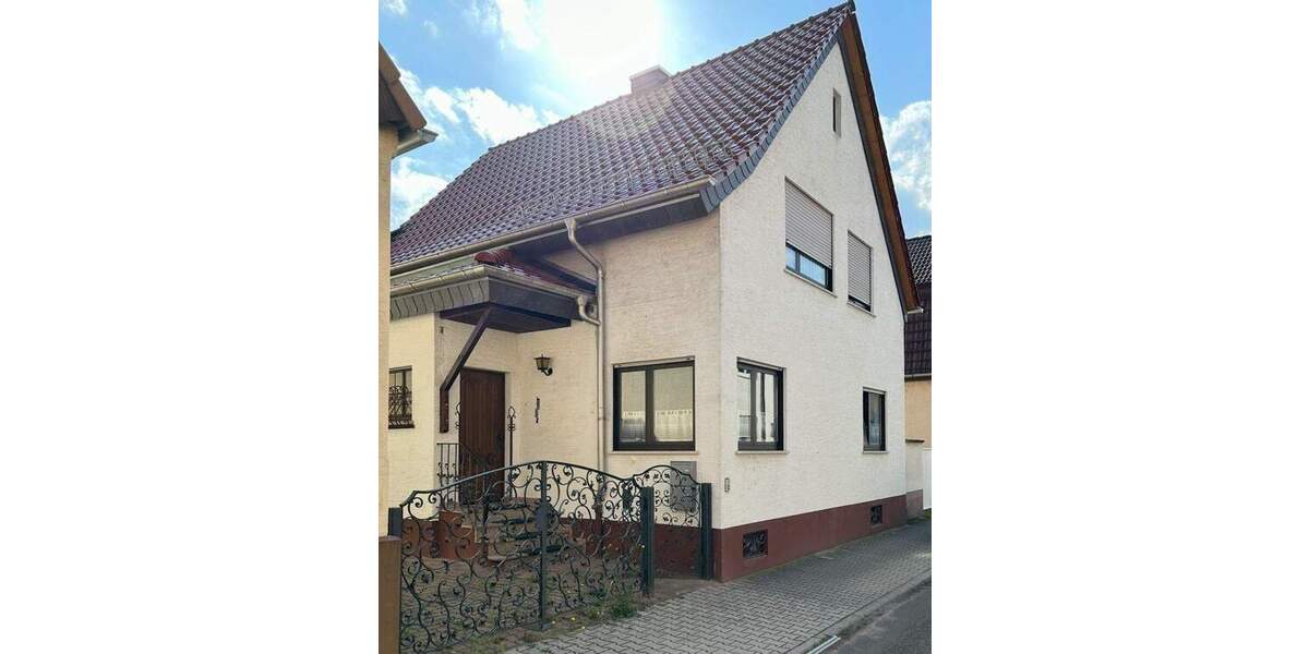 Schnäppchen | Freistehendes 2-Familienhaus mit Garage 4 zimmer