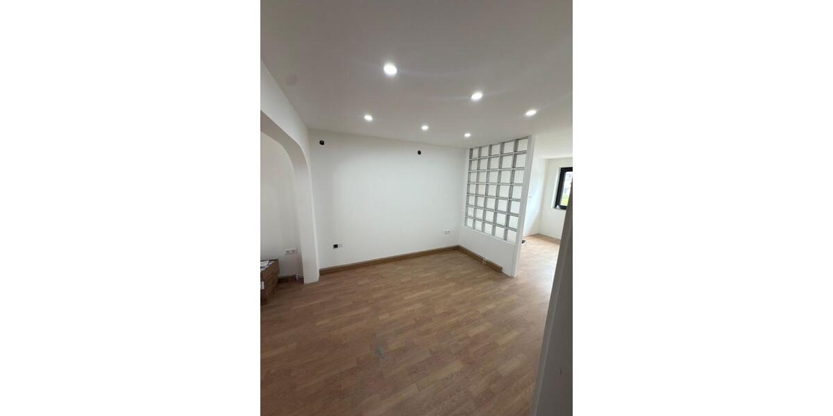 Etagenwohnung Hockenheim - 4 Zimmer, 120 m&sup2;, 1.300&euro; | Angebot:26424809